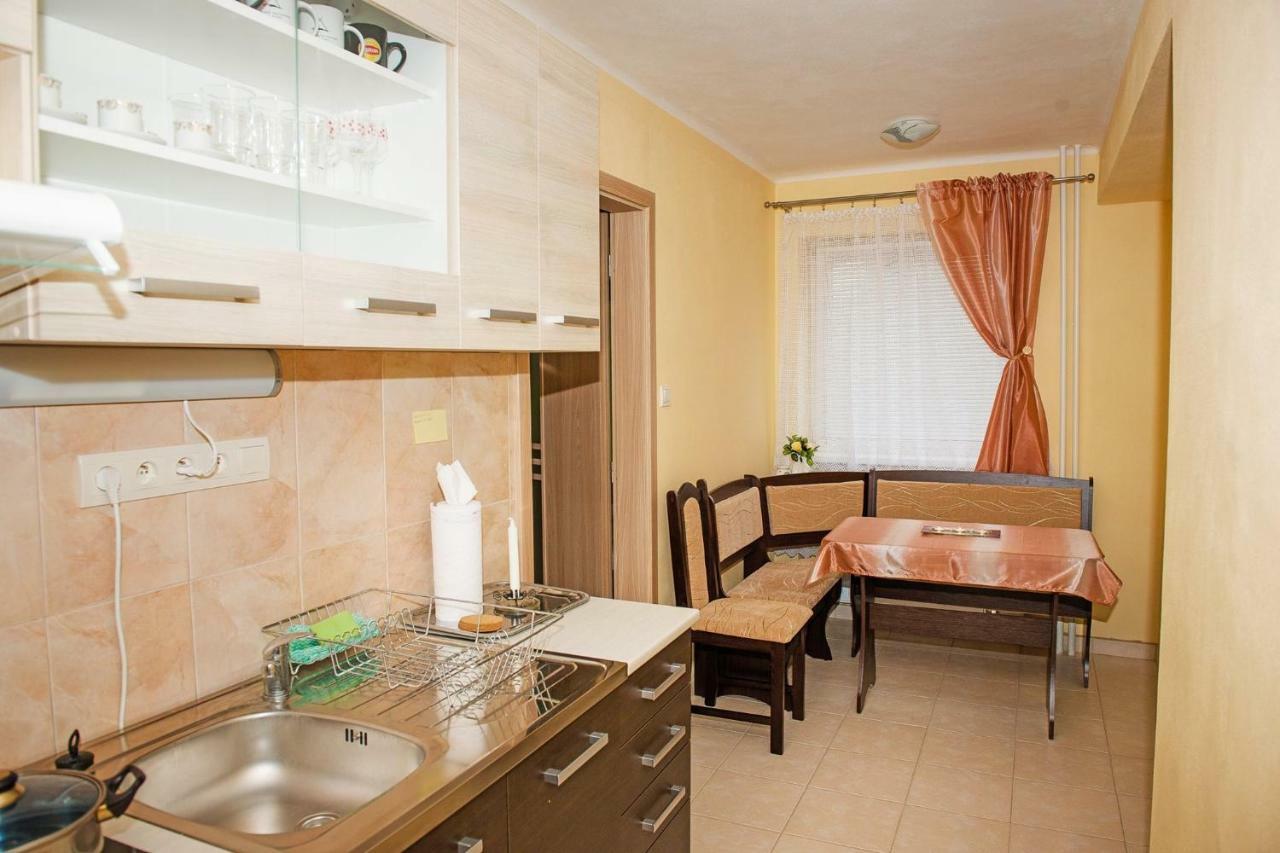Barnabas Rusnak V Sukromi Apartment Mucin